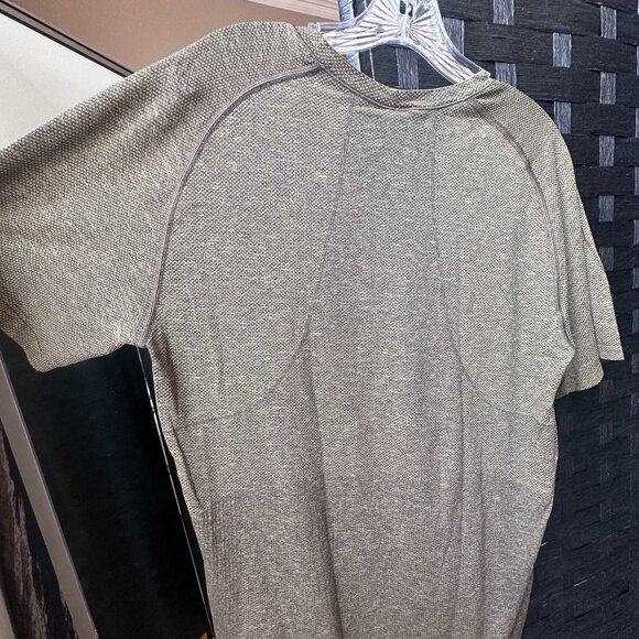 lululemon Men's Metal Vent Tech Short Sleeve Olive Green Size Large - Picture 5 of 5